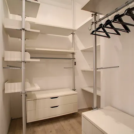 Apartment Aweshome - Scarlet Dream